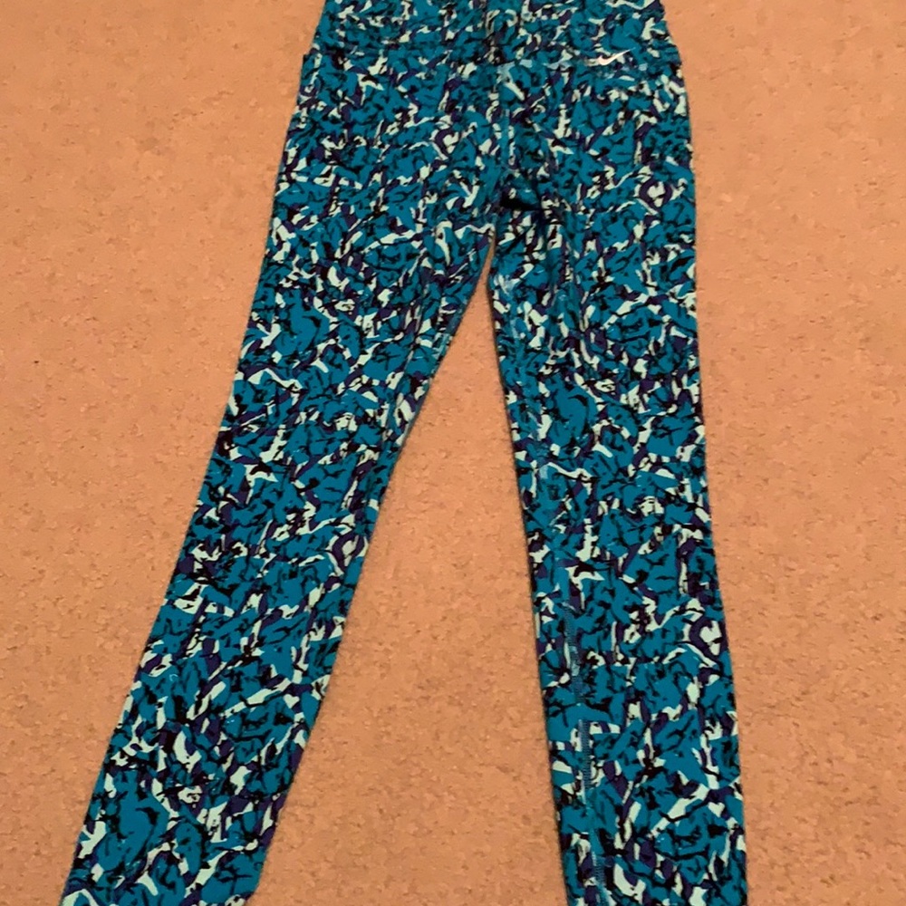 Women’s Nike running leggings size small hardly worn just have to many.